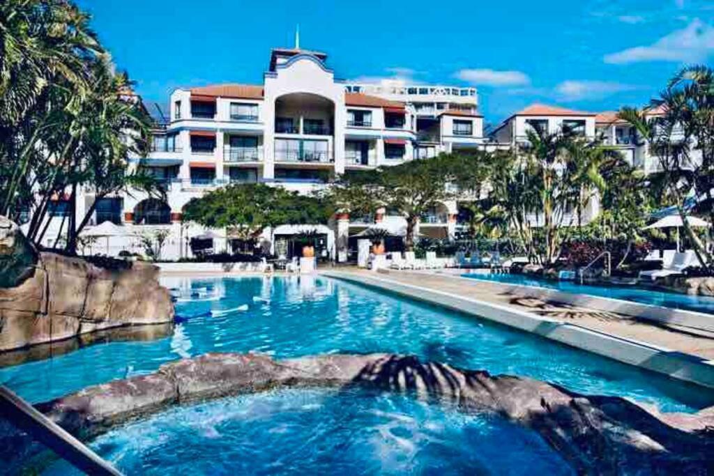 Calypso Resort, Coolangatta Apartment *